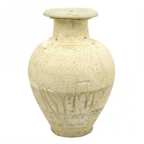 盐城原江动厂地发现大型古墓群,发掘多座墓葬,出土400余件文物